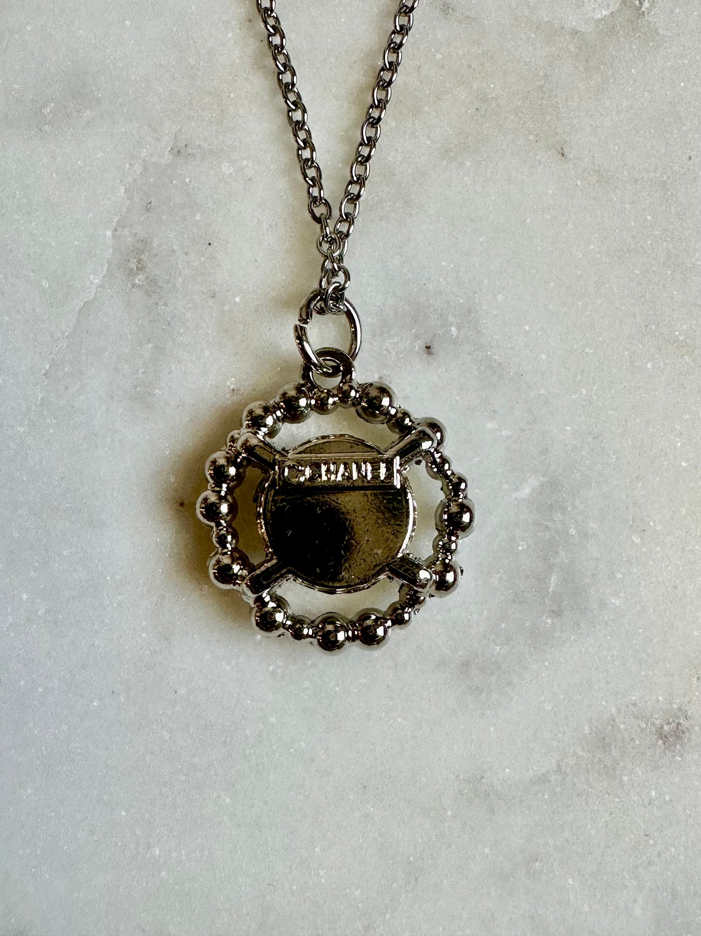 CC pearl round necklace