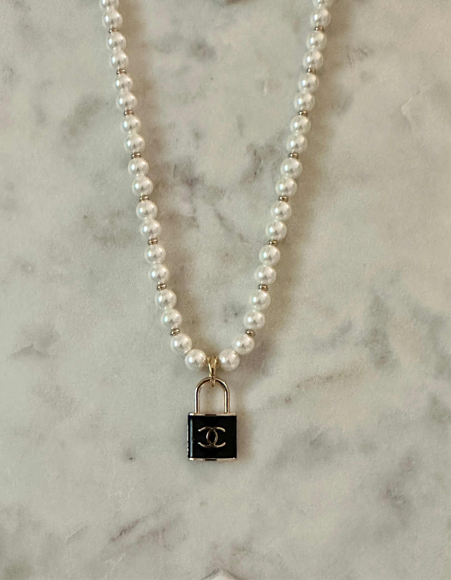 CC lock faux pearl necklace