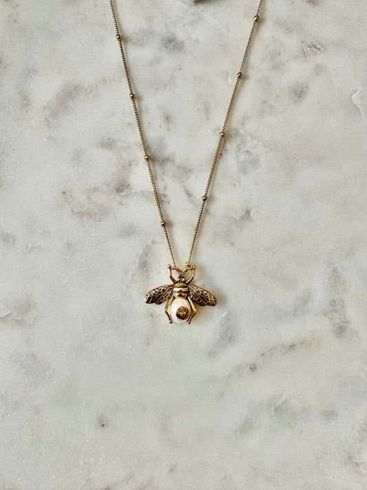 Gucci pearl bee necklace