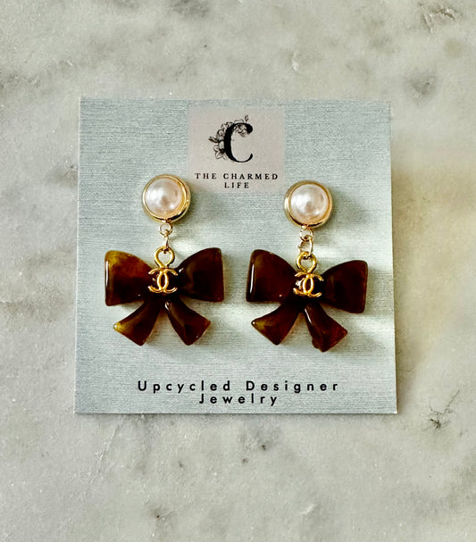 CC resin bow with faux pearl earrings
