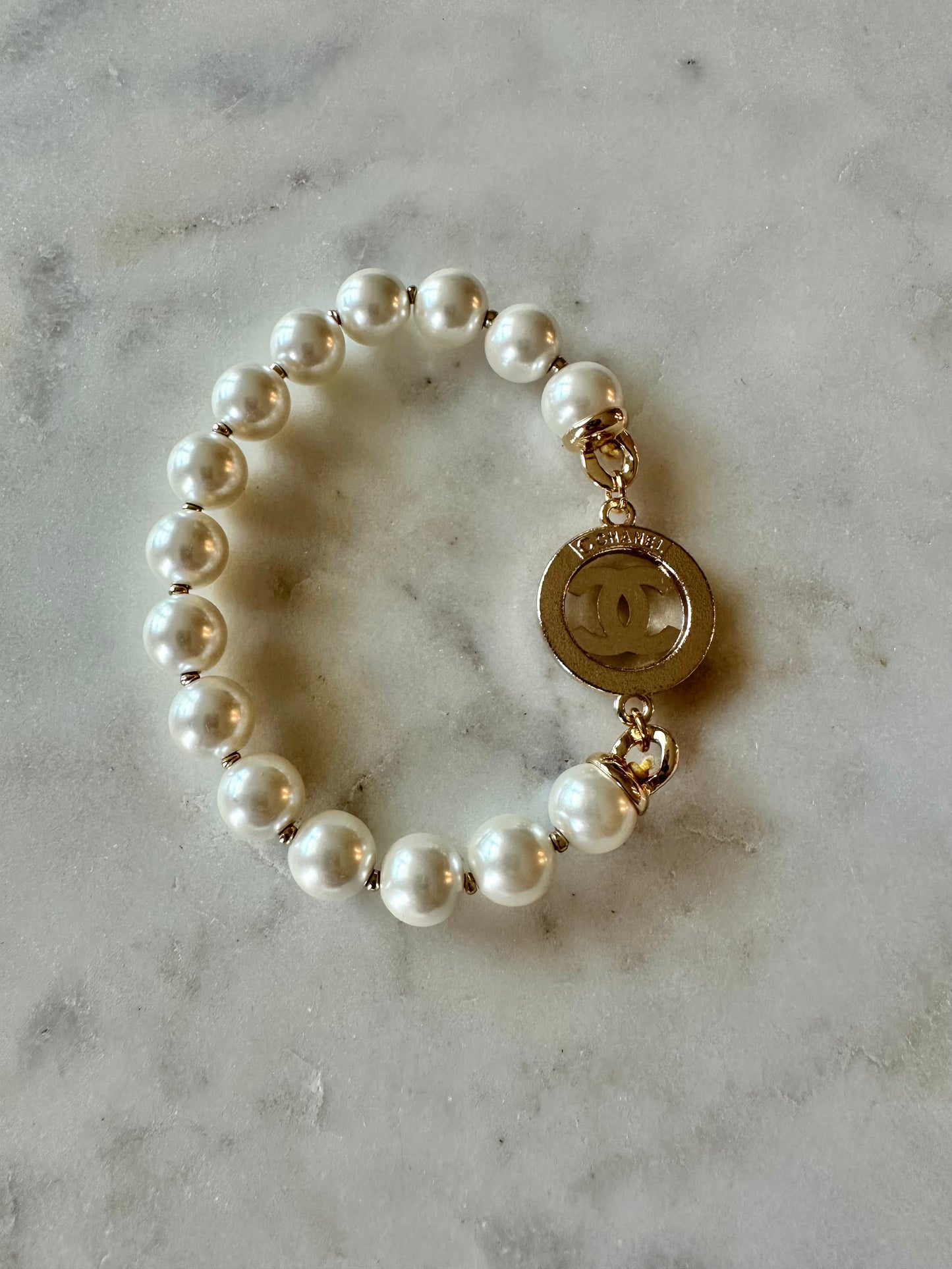 CC faux pearl stretch bracelet