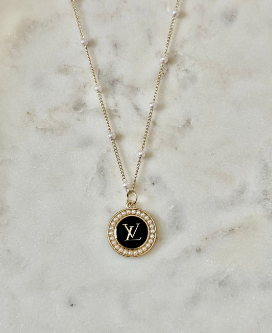 LV Black/Pearl necklace