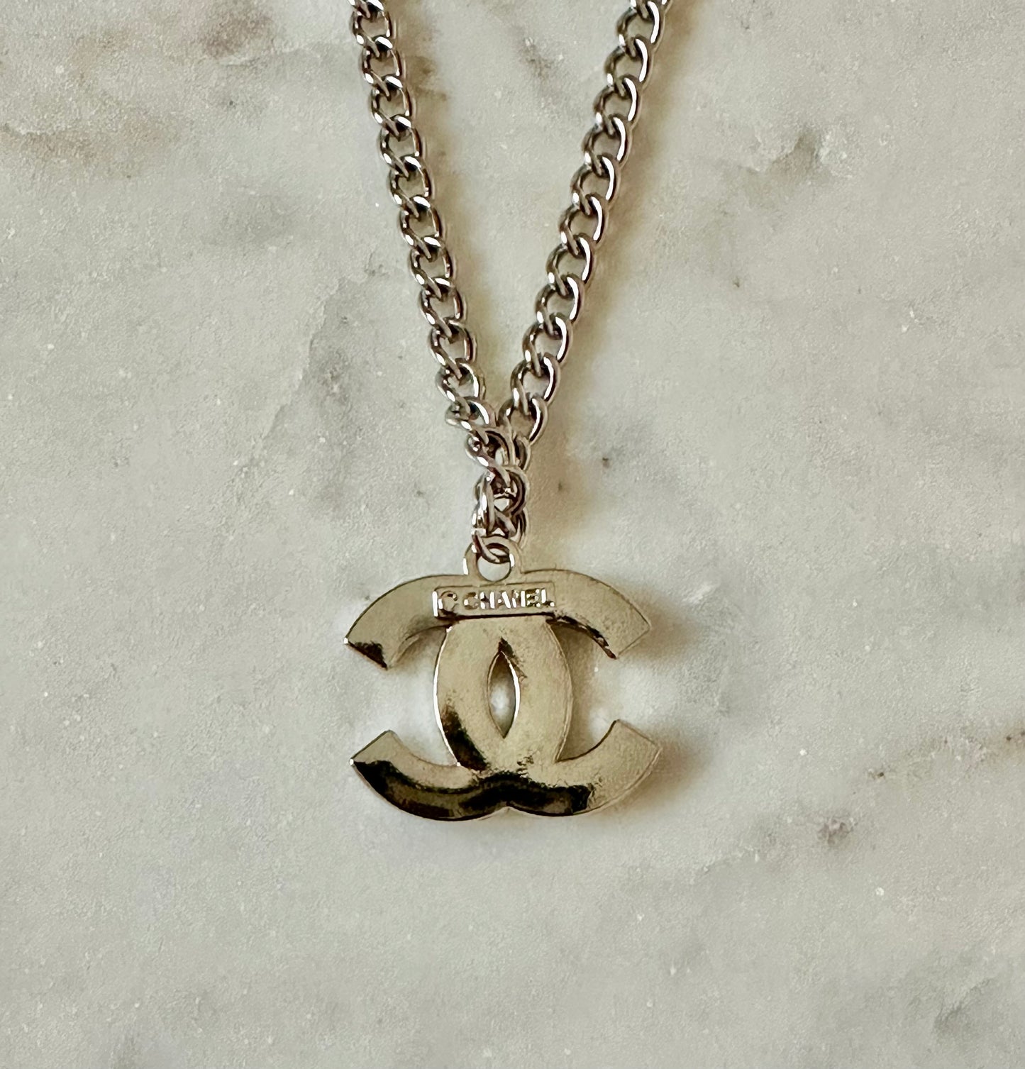 CC quilted silver tone necklace