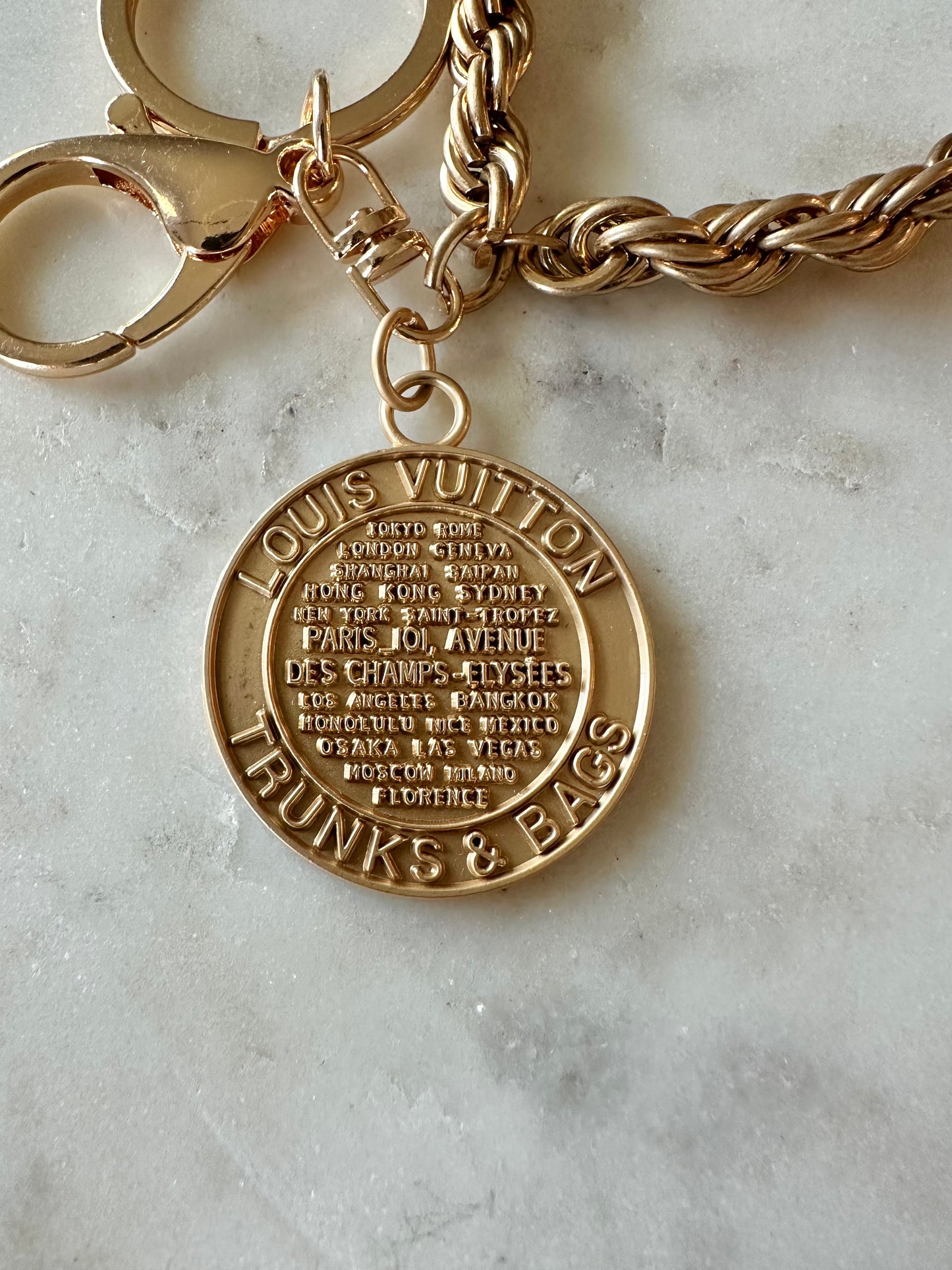 LV gold trunks&bag key chain