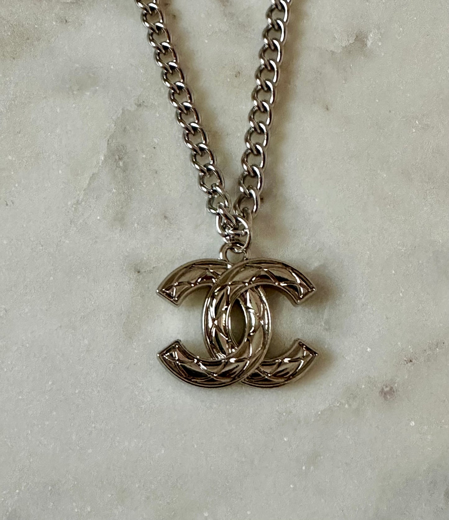 CC quilted silver tone necklace