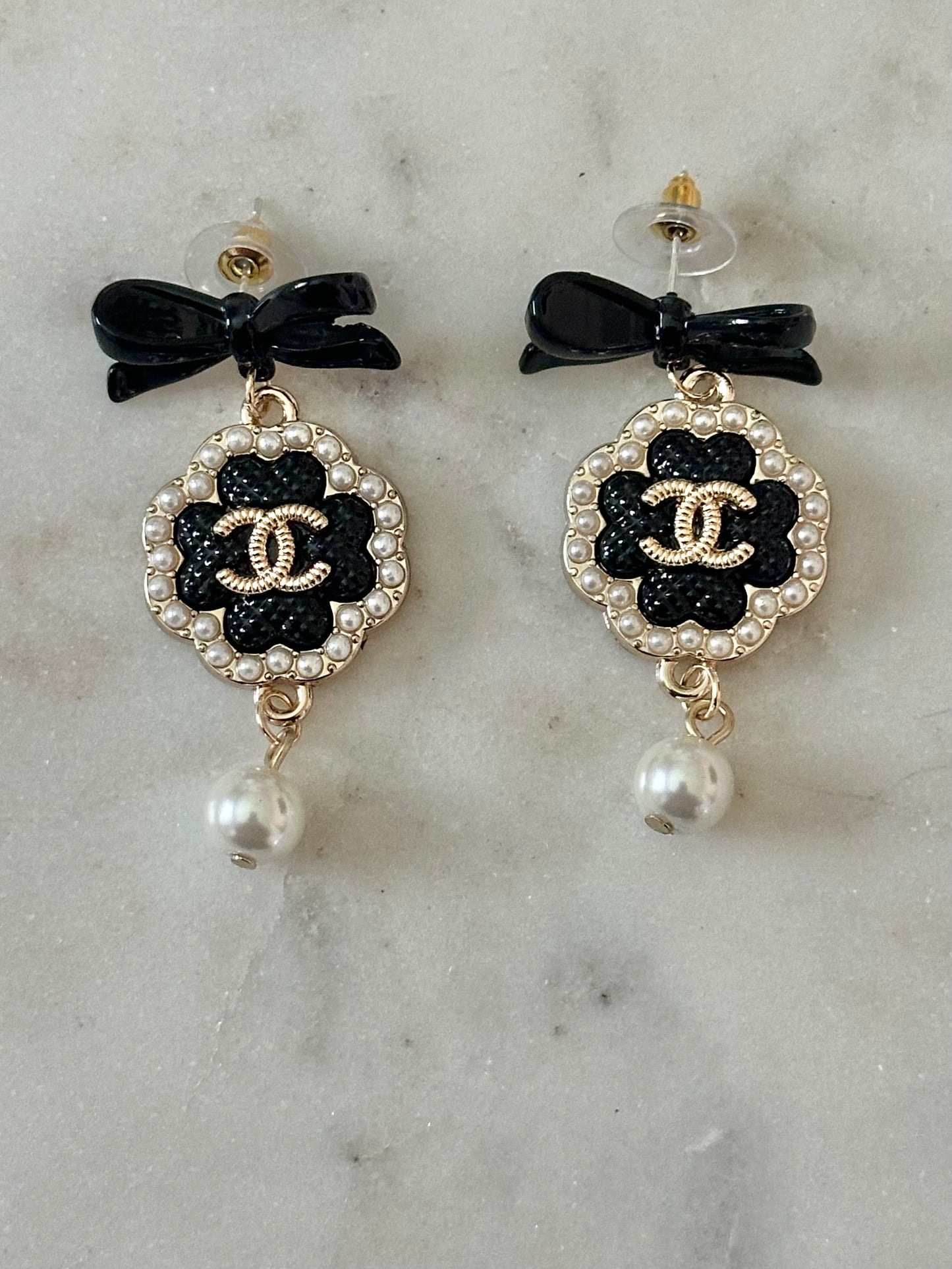 CC clover black and pearl earrings