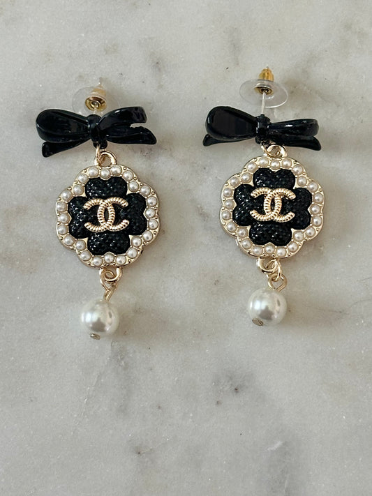 CC clover black and pearl earrings
