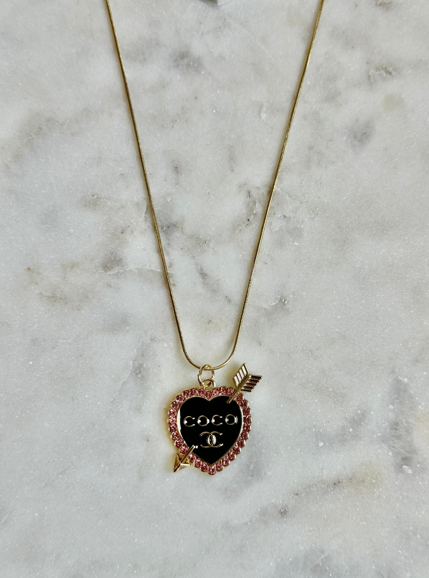 Coco pink/black hear necklace