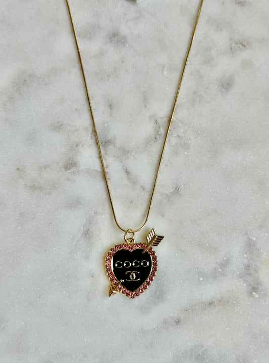Coco pink/black hear necklace