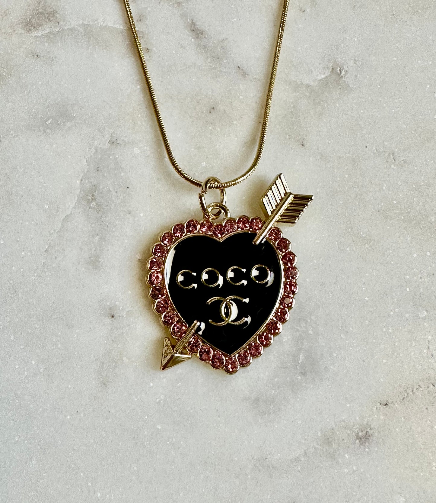 Coco pink/black hear necklace