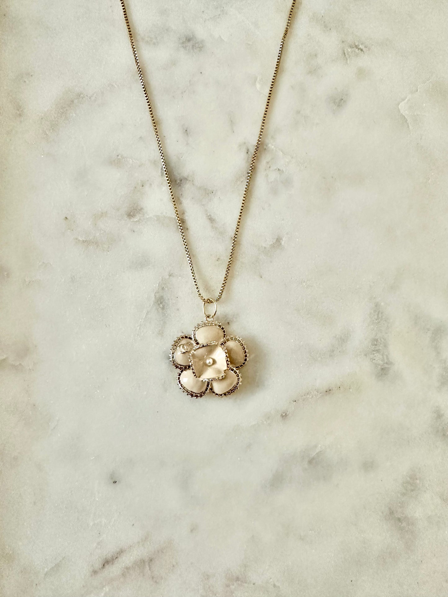 CC Tan Flower w/faux pearl accent necklace