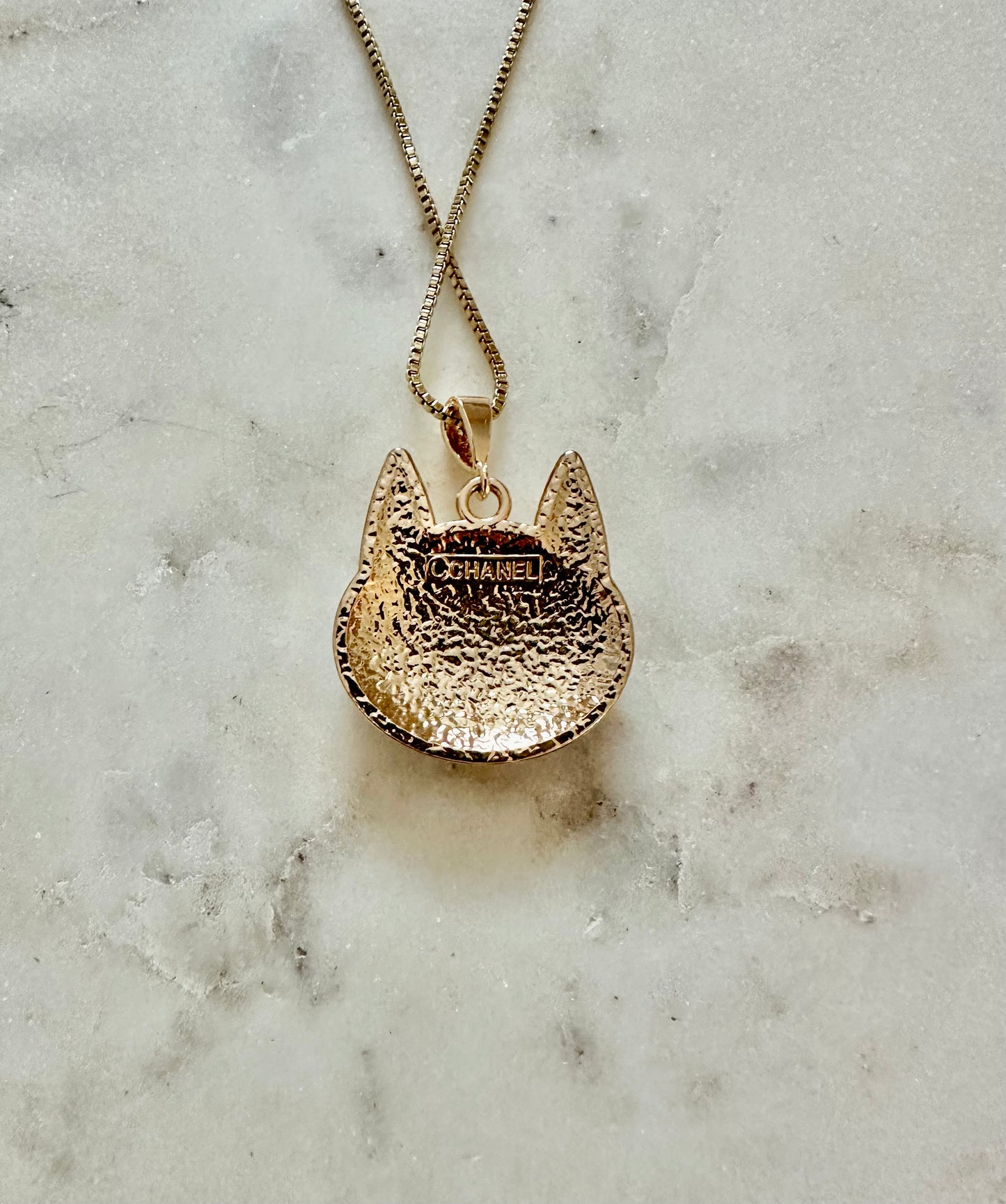 CC white cat necklace