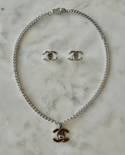 CC turn lock silver tone set