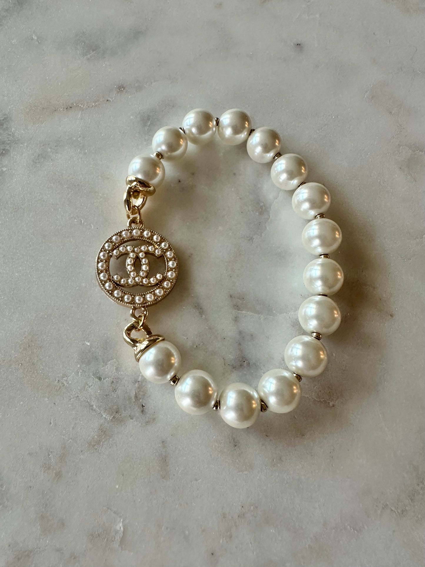 CC faux pearl stretch bracelet